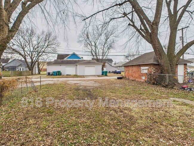 Building Photo - 413 Main St