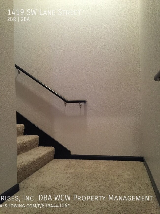 Building Photo - 1419 SW Lane St