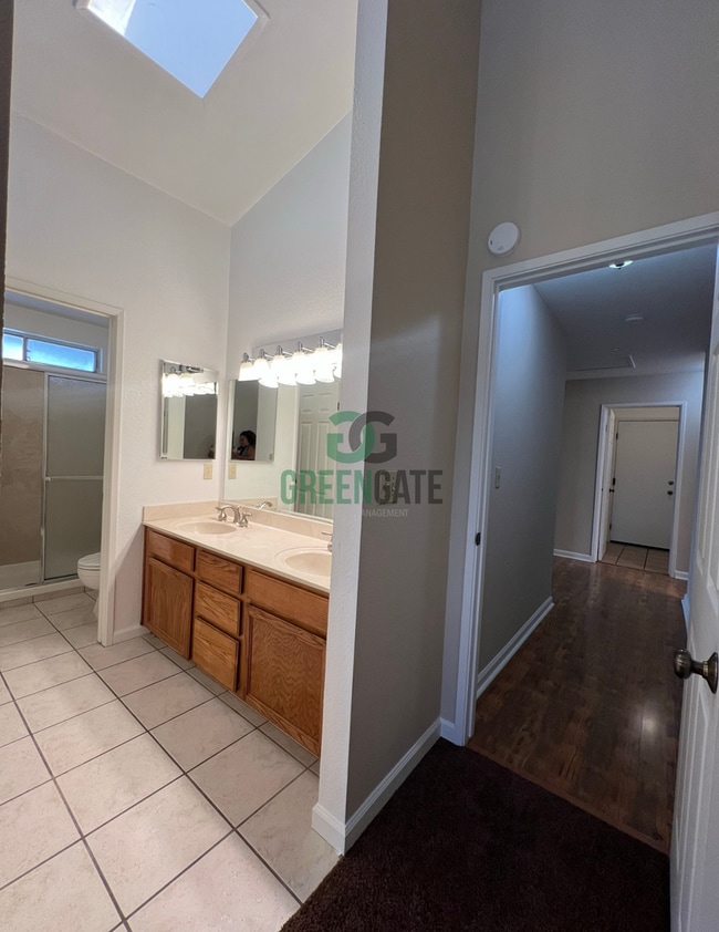 Building Photo - 3901 Setrok Ct