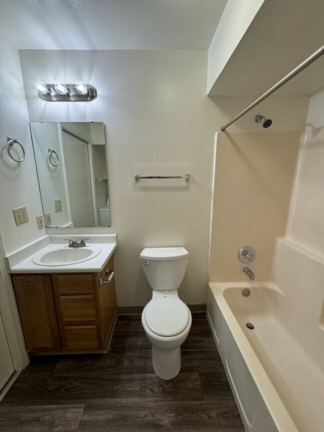 Building Photo - 10873 W Ustick Rd