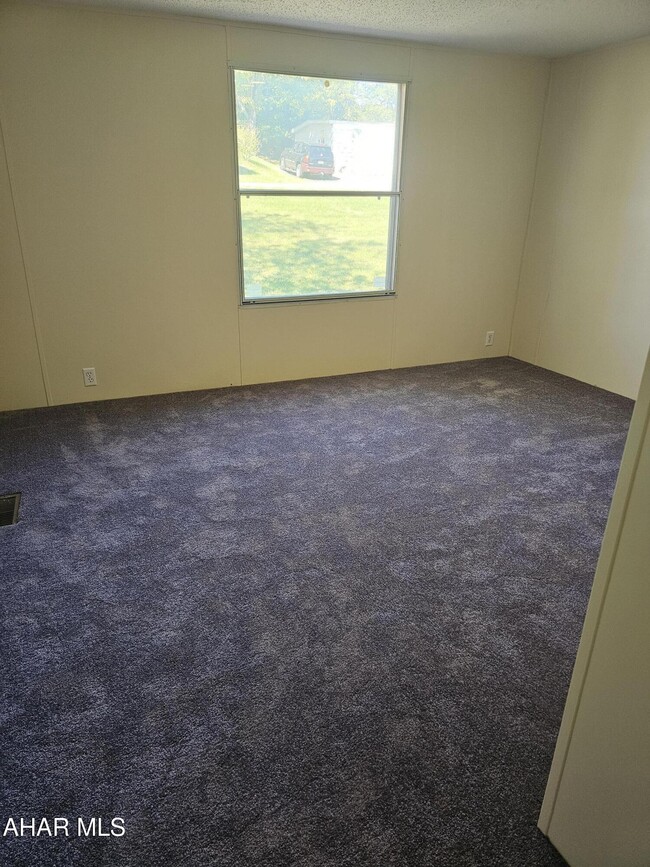 Building Photo - 124 Skyline Dr