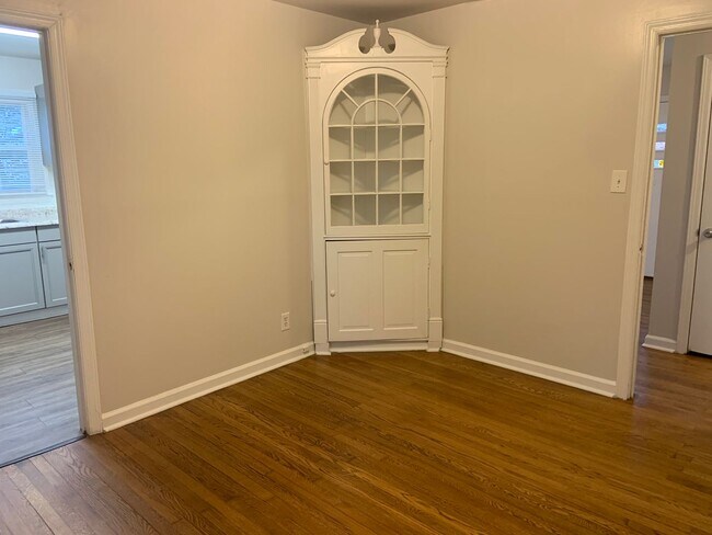 Building Photo - Renovated 3 Bedroom across from Golden Gat...
