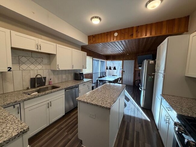 Building Photo - 527 Nevada St