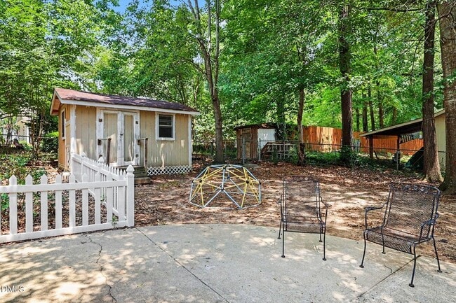 Building Photo - 302 Hutchins Dr