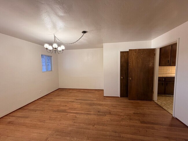 Building Photo - Country Style Living in Bakersfield