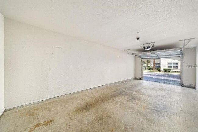 Building Photo - 823 Camargo Way