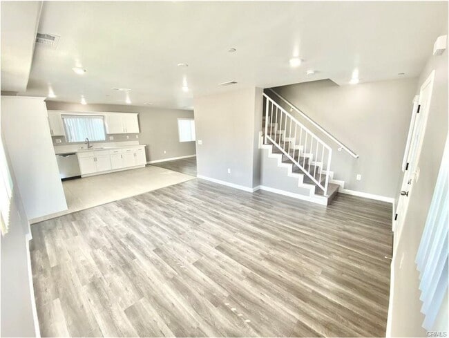 Building Photo - BROADWAY(10617)