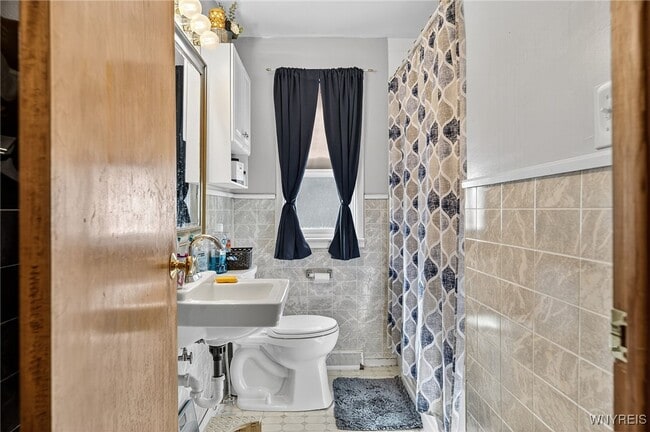 Building Photo - 116 Springville Ave