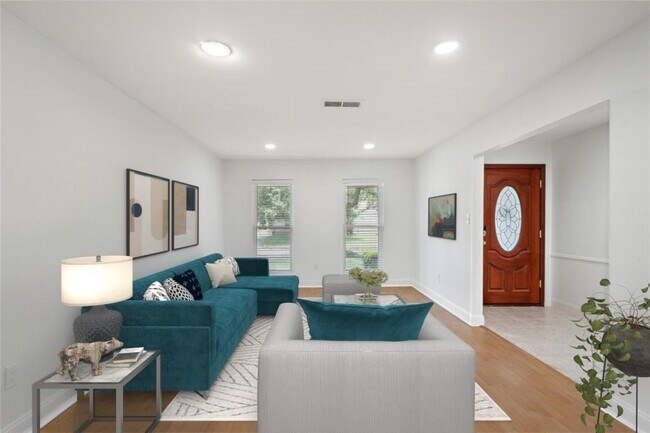 Building Photo - 6007 Claridge Dr