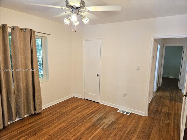 Building Photo - 6624 SW 78th Terrace
