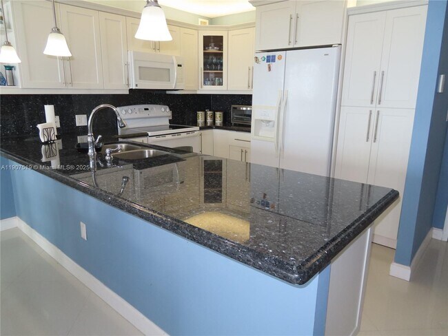 Building Photo - 5701 Collins Ave