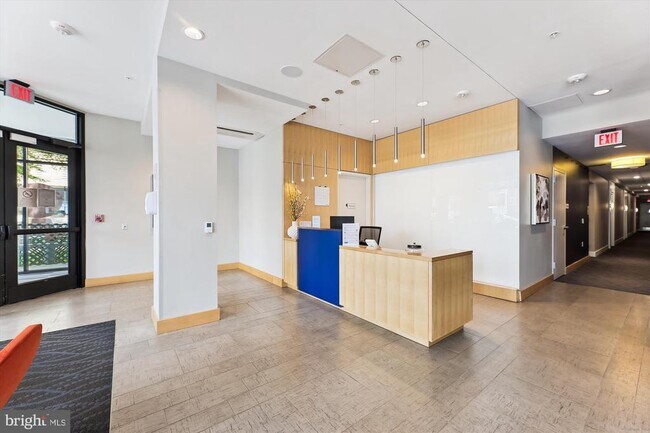 Building Photo - 1320 Fenwick Ln