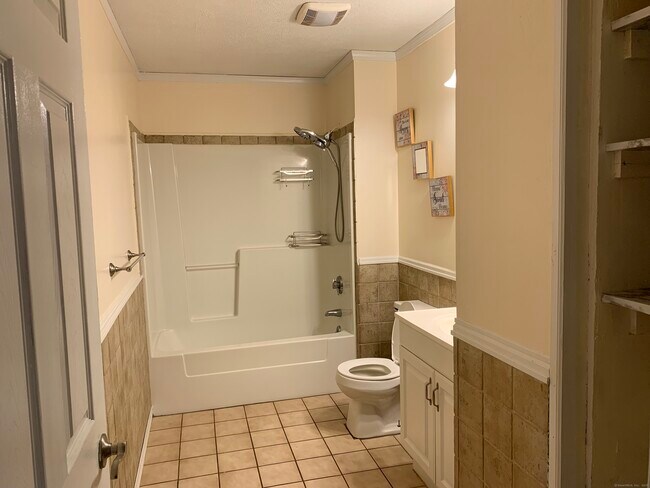 Building Photo - 69 Carriage Dr