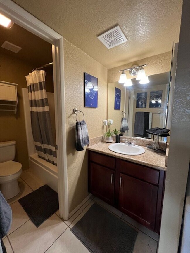 Building Photo - Scottsdale Condo