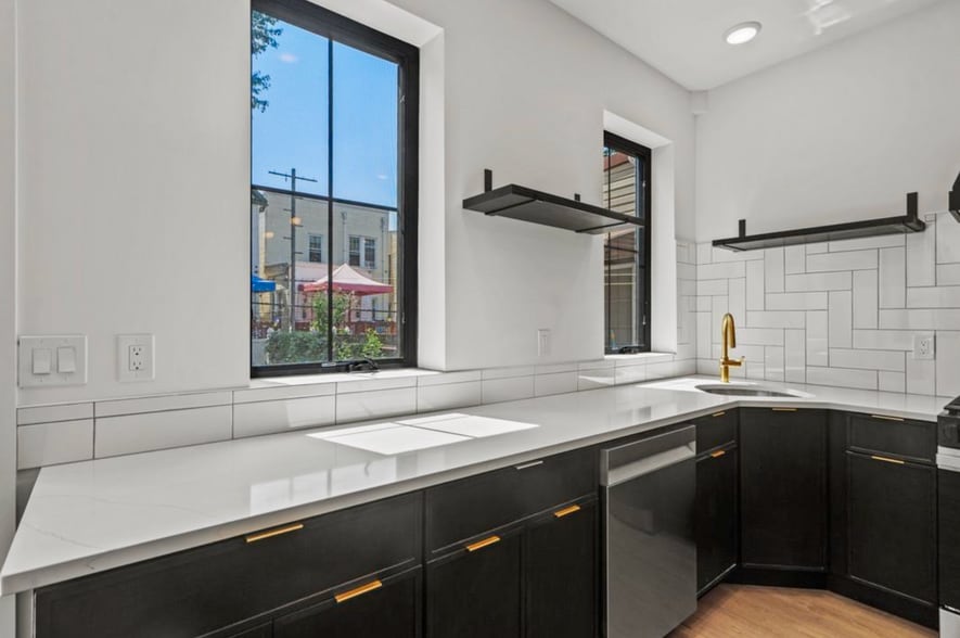 Building Photo - 41 47th St