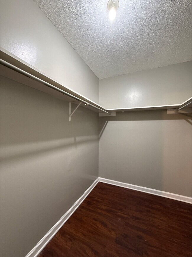 Building Photo - "Spacious 2-Bed, 2-Bath Haven on Bonnell Drive – Comfort and Convenience in Huntsville!"