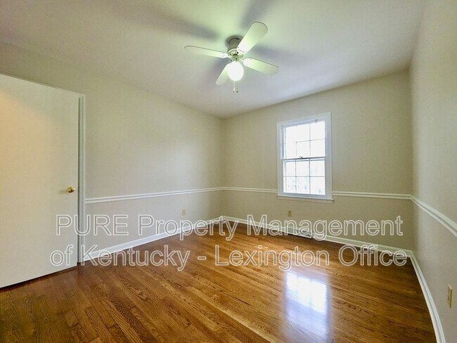 Building Photo - 3462 Lansdowne Dr