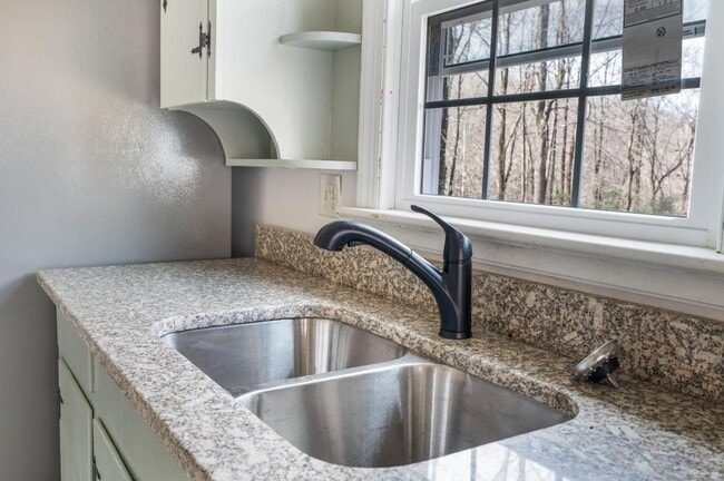 Building Photo - 228 Newcomb Dr