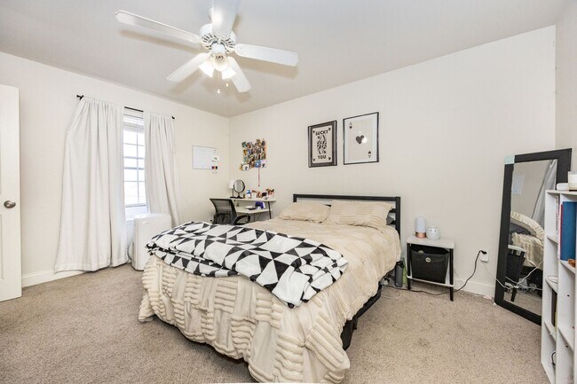 Building Photo - 900 Dean Lee Dr