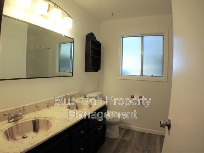 Building Photo - 708 Douglas Ln