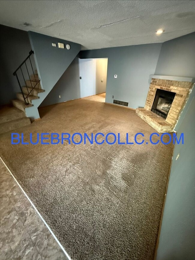 Building Photo - Spacious 2 Bedroom unit for a great price!