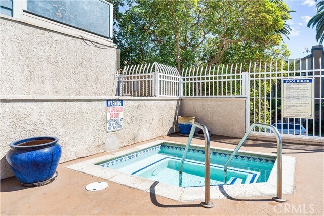 Building Photo - 628 Daisy Ave