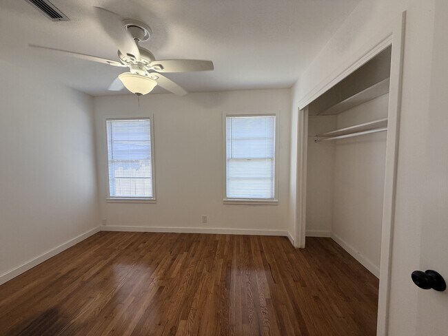 Building Photo - 914 Belmeade Dr