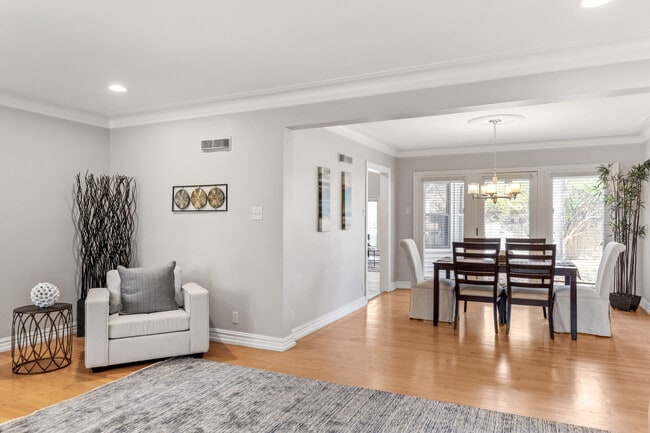 Building Photo - 221 Brighton Way