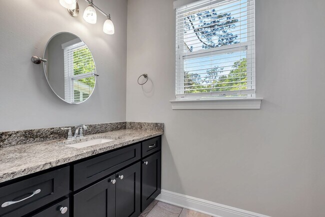 Building Photo - Midtown Tallahassee Home