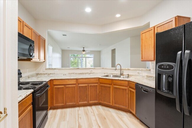 Building Photo - 141 Dickens Cir