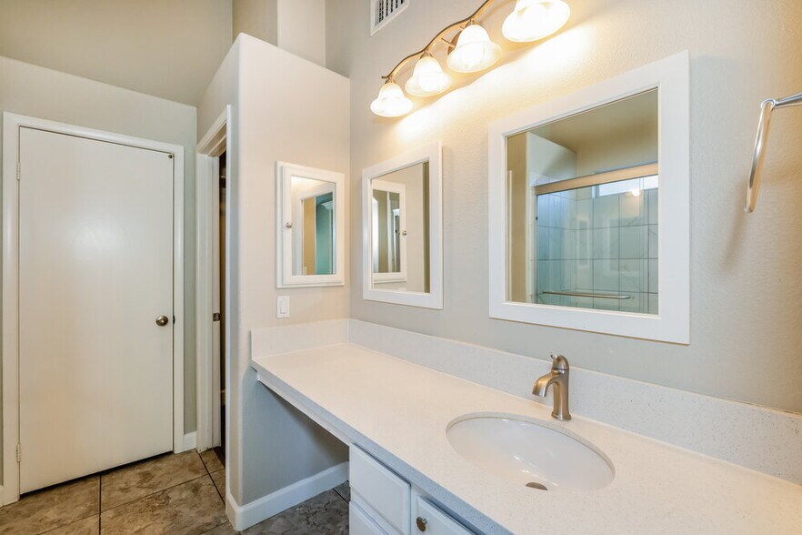 Building Photo - 5208 Still Breeze Ave