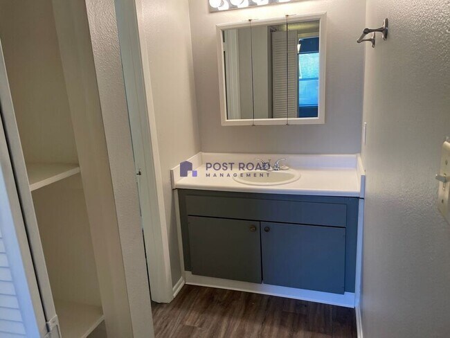 Building Photo - 2902 S Osage Ave