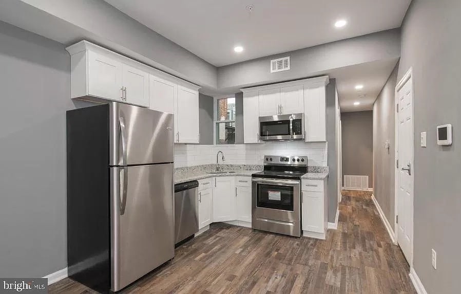 Building Photo - 207 S 49th St