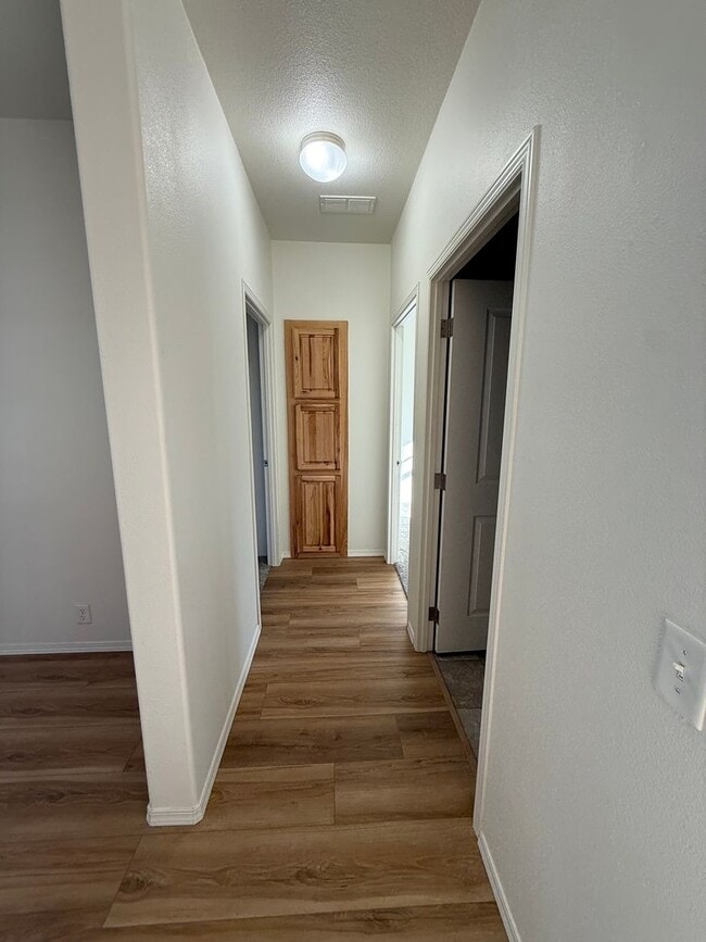 Building Photo - Newly Renovated 3 bed/2 bath manufactured home!