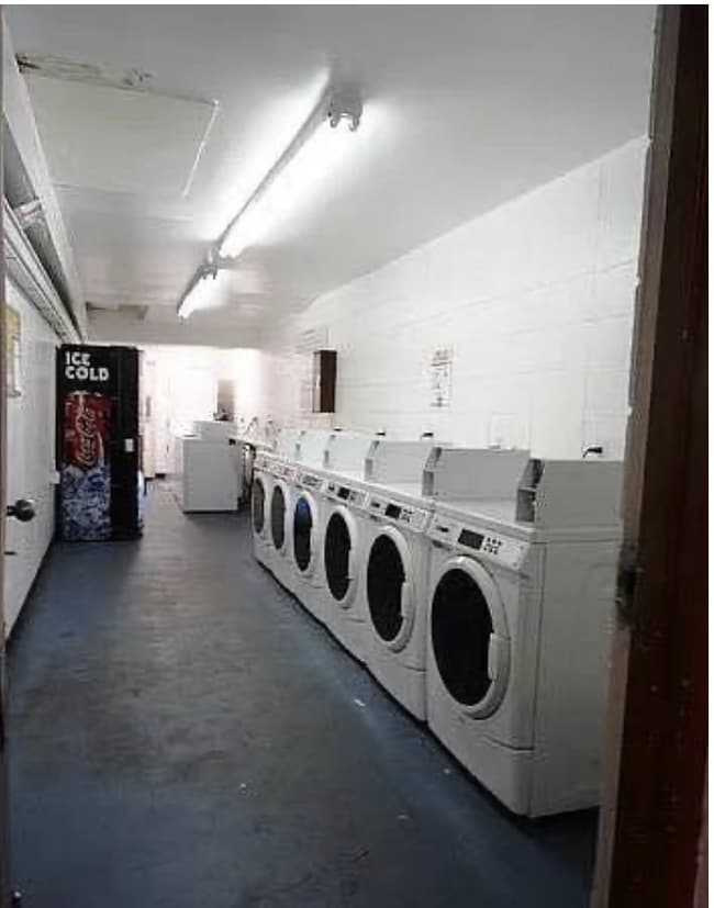 Building Photo - Beautiful 2 Bedroom, 1.5 Bathroom Apartment Available August 1st!