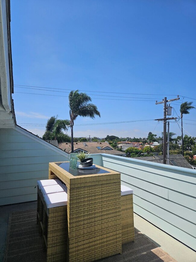 Building Photo - 3 Bedroom Plus Home with Roof Top Deck