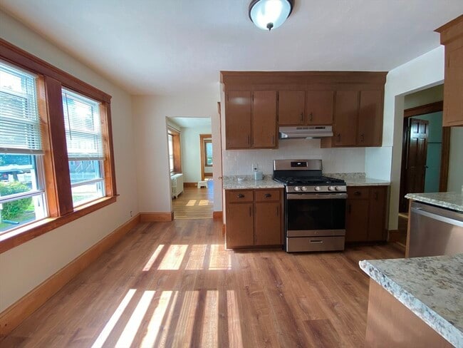 Building Photo - 37 Walnut Ct