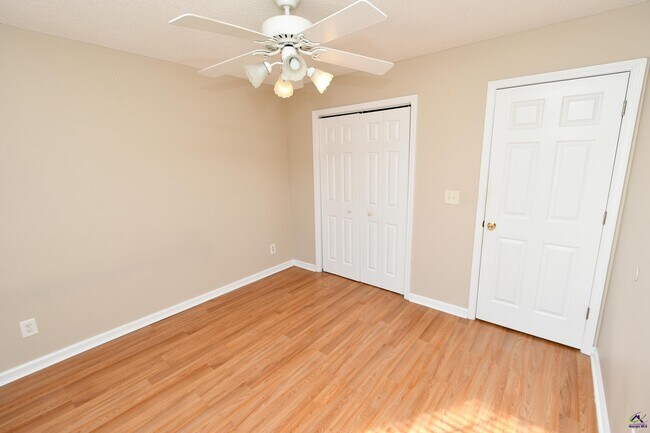 Building Photo - 107 Dorothy Ct