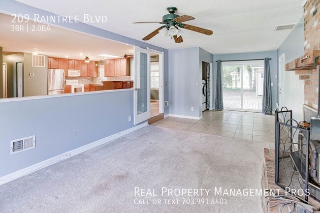 Building Photo - 209 Raintree Blvd