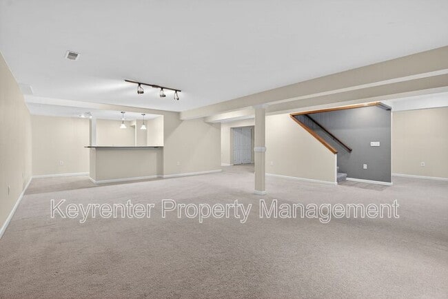 Building Photo - 1233 Grand Canyon Dr