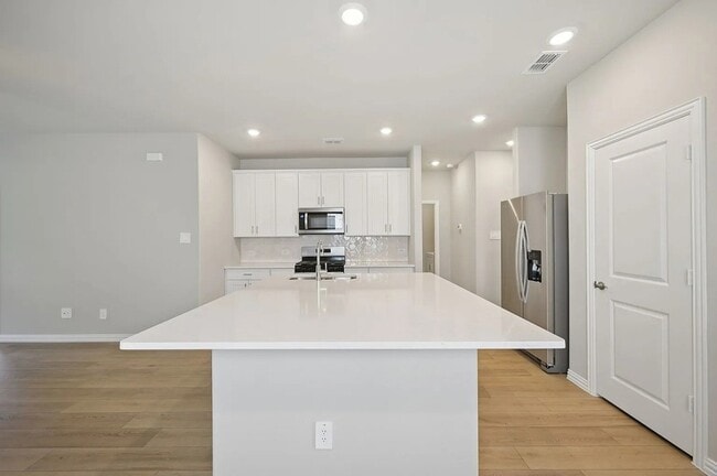 Building Photo - 524 Clover Crk Dr