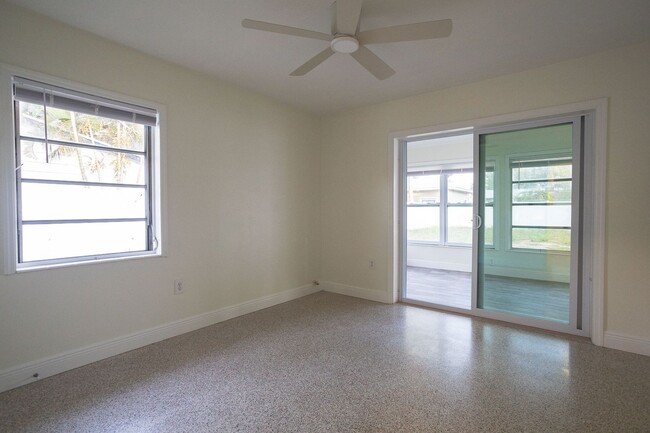 Building Photo - Annual  2 bed/1 bath house available $2,40...