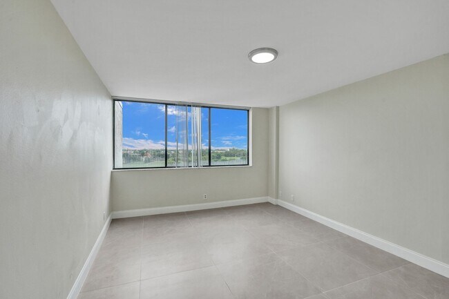 Building Photo - 4810