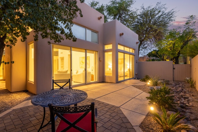 Building Photo - 6711 E Camelback Rd