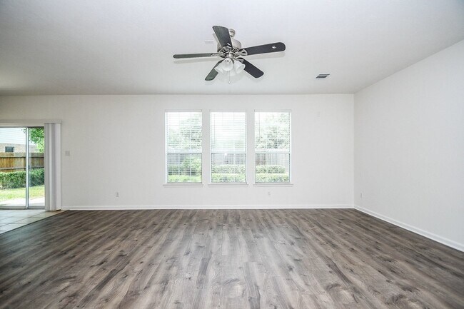 Building Photo - 21610 Woodoak Ct