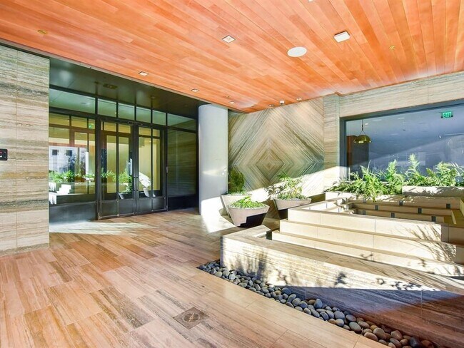 Building Photo - 501 West Ave