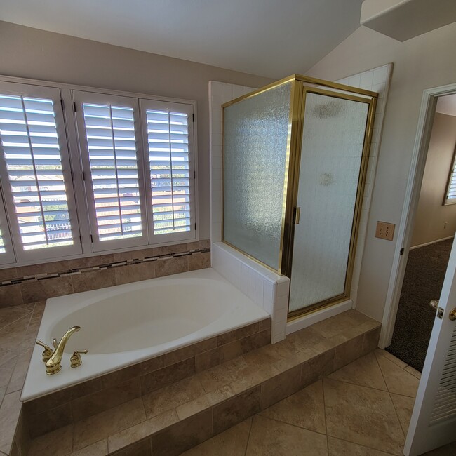 Master bath - 39524 Beacon Ln