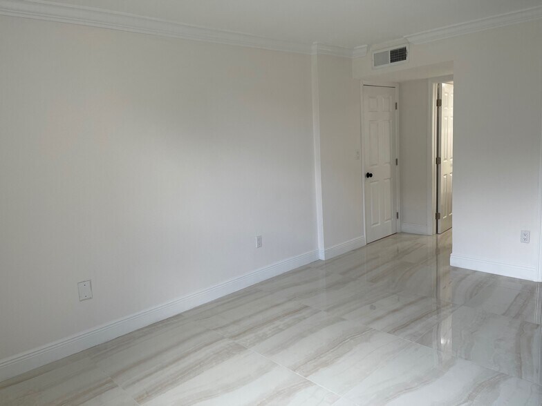 Master Bedroom - 860 NW 87th Ave