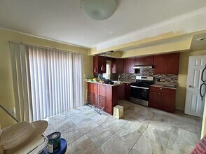 Building Photo - 3B1B House with Huge Deck near Sports Comp...