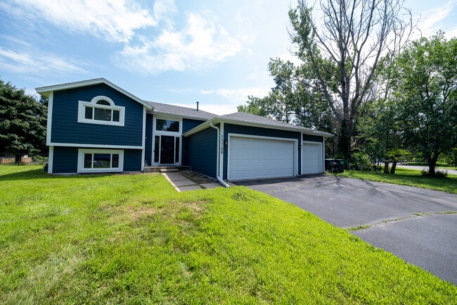Building Photo - 15709 Chalet Ct